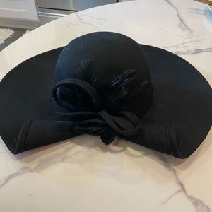 Black wide rimmed wool hat